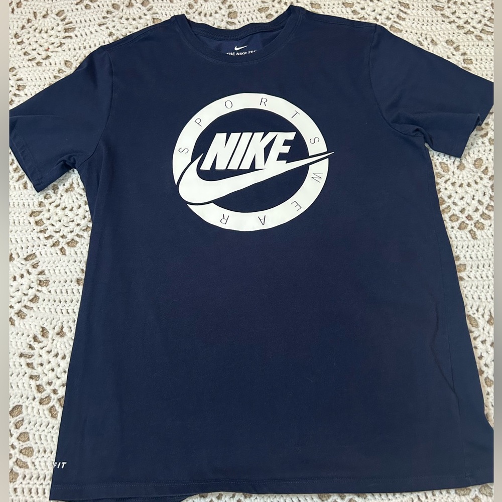 Nike Sportswear DRI-FIT Short Sleeve Tee Shirt Navy Blue Graphic Print
